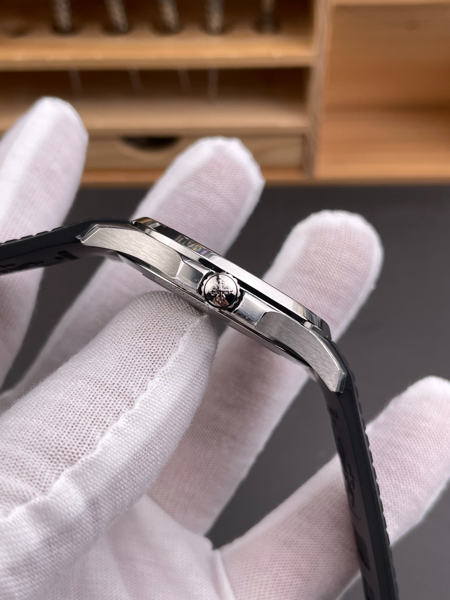 Aquanaut 5167 · Black Dial · DDF 6