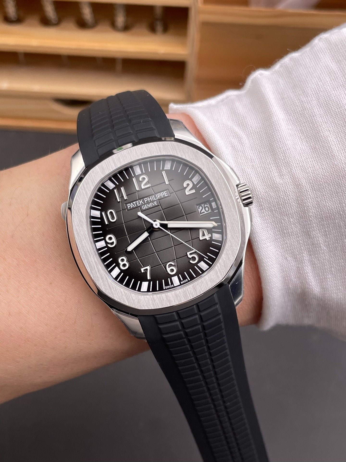 Aquanaut 5167 · Black Dial · DDF 9
